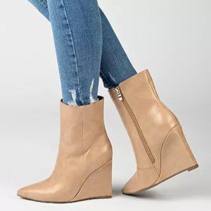 Journee Collection Glorria Bootie in Tan